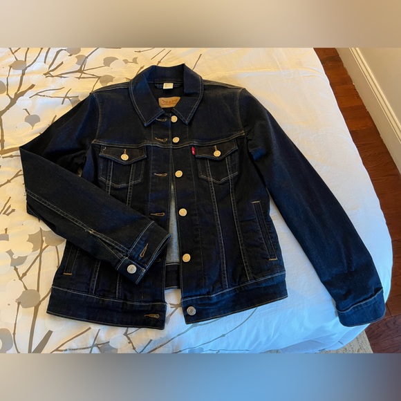 Levi’s Women’s Jean Jacket Dark Wash size M - Picture 1 of 4